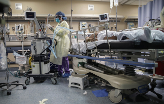 Bang California gửi 5.000 túi đựng thi thể, 60 xe tải lạnh đến khu vực bùng phát dịch COVID-19