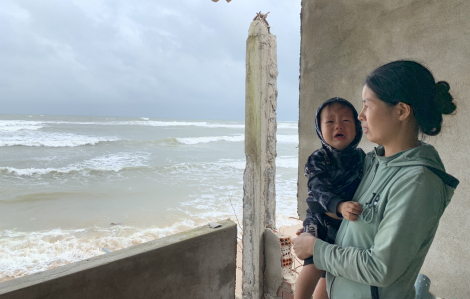 Biển "nuốt" nhiều nhà dân ở vùng ven biển phía bắc Quảng Ngãi