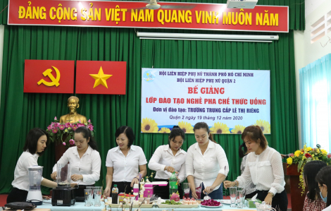 Học pha chế để về mở tiệm kinh doanh