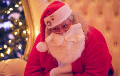 Ông già Noel đã được tiêm vắc-xin và “an toàn” phát quà đêm Giáng sinh