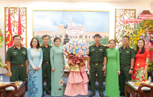 Hội LHPN TPHCM chúc mừng ngày thành lập Quân đội Nhân dân Việt Nam
