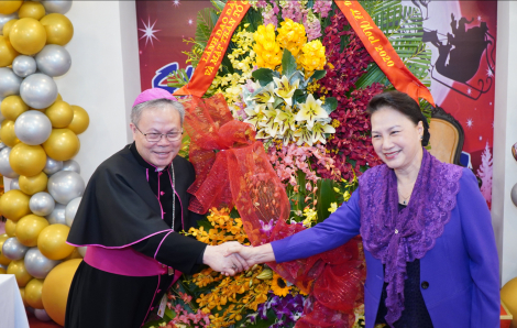 Chủ tịch Quốc hội Nguyễn Thị Kim Ngân thăm Tòa Tổng giám mục Huế