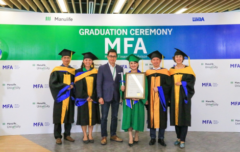 Manulife Việt Nam tôn vinh tư vấn viên chuyên nghiệp với lễ tốt nghiệp Master Financial Advisor đầu tiên