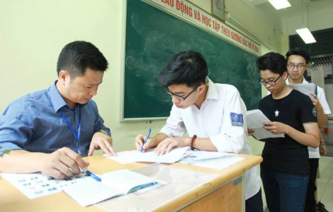 3.000 học sinh phải dừng thi vì nghi vấn lộ đề