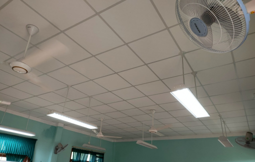 Saint-Gobain Việt Nam hỗ trợ 7.000 tấm trần Vĩnh Tường Ánh Kim cho các công trình trường học bị hư hại do bão lũ tại miền Trung