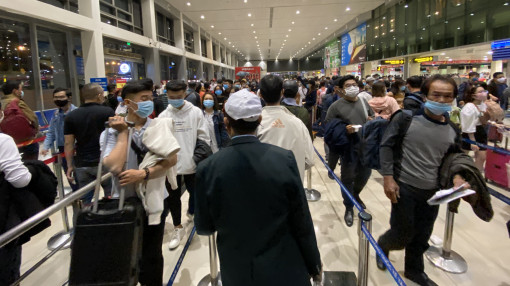 Vé máy bay tết dồi dào nhưng giá vẫn “chát”