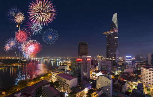 Hơn 2 triệu đồng "mua" chỗ ngồi đẹp xem pháo hoa đêm giao thừa