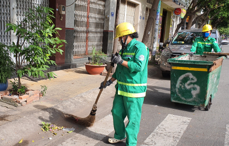 Chia sẻ với công nhân vệ sinh nỗi lo thưởng Tết