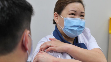 Singapore trở thành quốc gia đầu tiên ở Đông Nam Á tiêm vắc xin COVID-19