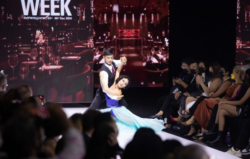 Mr Crazy & Lady Sexy gây ấn tượng mạnh tại Tuần lễ Thời trang Quốc tế Việt Nam