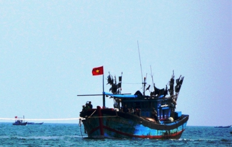 7 người trên tàu cá của Bình Định gặp nạn, chờ cứu hộ