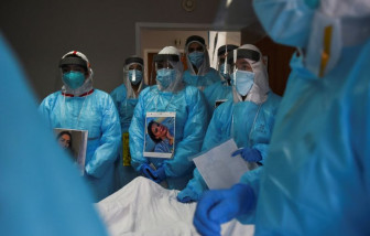 COVID-19 bùng phát trở lại, Anh phong tỏa toàn quốc