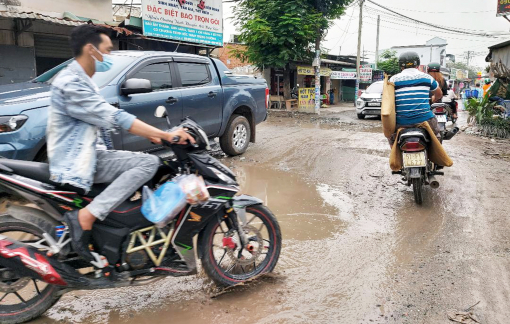 Đường liên huyện ngập nước liên miên