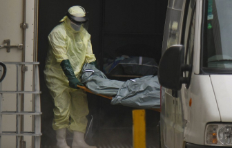 Đại dịch COVID-19 tiếp tục ám ảnh năm mới