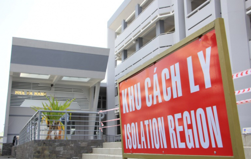 Đình chỉ thêm 2 cán bộ trong vụ du học sinh mắc COVID-19 rời khu cách ly sớm