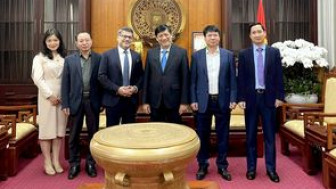 Bộ trưởng Bộ Y tế: “Việt Nam là một trong những nước đầu tiên ở châu Á tiếp cận vắc-xin phòng COVID-19"