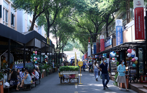 5 năm Đường Sách TPHCM: Dưới hàng me bay là thế giới sách