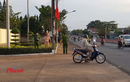Bình Phước: Hai băng nhóm dùng súng hỗn chiến trên đường, 1 người nguy kịch