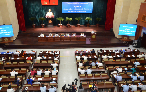 TPHCM nghiêm cấm tặng quà tết cho cấp trên dưới mọi hình thức