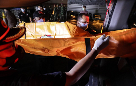 Indonesia tìm thấy hộp đen và các bộ phận cơ thể được cho là của nạn nhân trên máy bay Sriwijaya Air