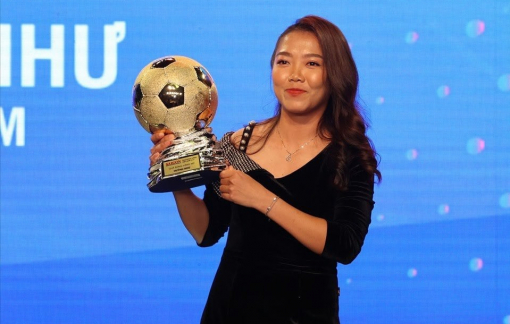 Quả bóng vàng 2020: Quyết liệt trong sân, dịu dàng ngoài phố