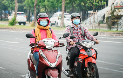 Sáng 13/1, người Sài Gòn co ro trong tiết trời lạnh 19 độ