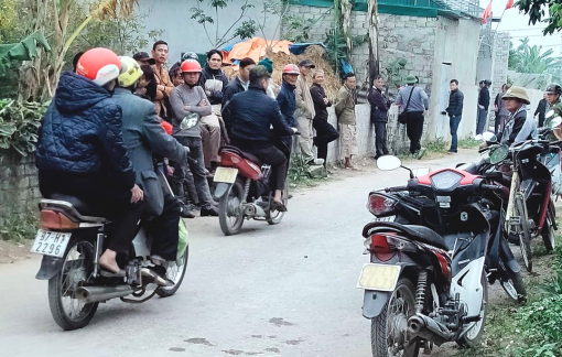 Nghệ An: Vợ nằm gục trên nền nhà, chồng và con nhỏ chết cháy trong nhà tắm