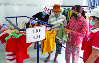 Người nghèo được tiếp sức “chạy tết”