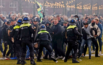 Hà Lan biểu tình chống hạn chế COVID-19, hệ thống y tế Bồ Đào Nha sắp sụp đổ