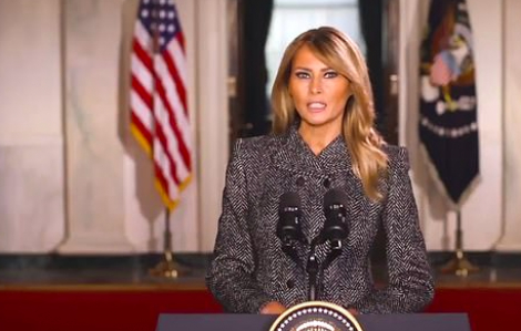 Bà Melania Trump kêu gọi mọi người "vượt lên những gì gây chia rẽ" trước khi rời Nhà Trắng