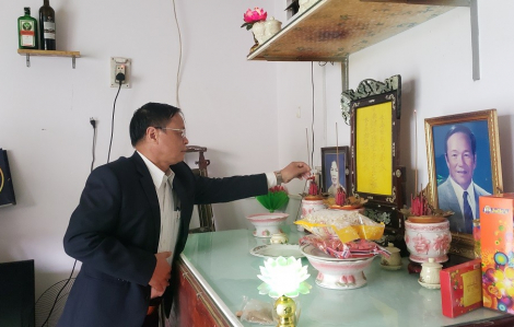 Lãnh đạo huyện Hoàng Sa thăm, tặng quà tri ân nhân chứng Hoàng Sa