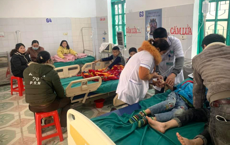 7 học sinh tiểu học ở Nghệ An nhập viện cấp cứu sau khi ăn bánh mì