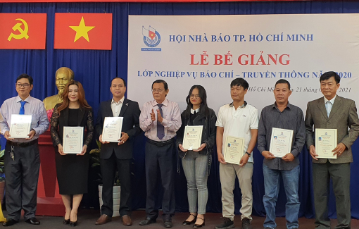 Bế giảng lớp Nghiệp vụ Báo chí - Truyền thông