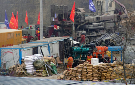 Trung Quốc: 11 thợ mỏ được cứu sau 14 ngày mắc kẹt