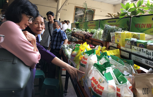 Không để thiếu hụt hàng hóa, tăng giá thực phẩm dịp tết