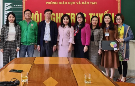 Trao tặng máy tính cho giáo viên và học sinh có hoàn cảnh khó khăn