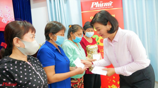 Báo Phụ Nữ TPHCM mang “Tết ấm” đến với phụ nữ gặp khó khăn