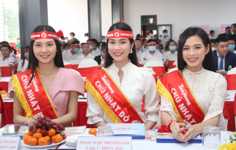 Hoa hậu Đỗ Thị Hà tham dự ngày hội hiến máu nhân đạo ở Bình Dương