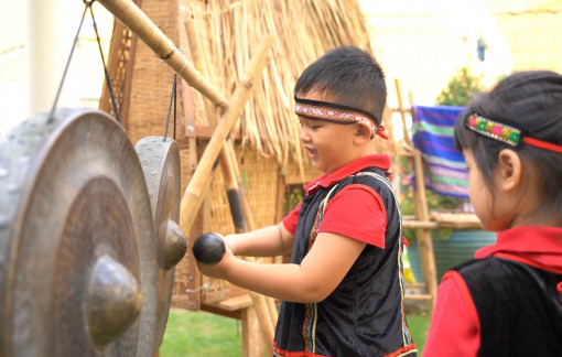 Cho trẻ khám phá mùa xuân Tây Nguyên giữa lòng Phú Mỹ Hưng