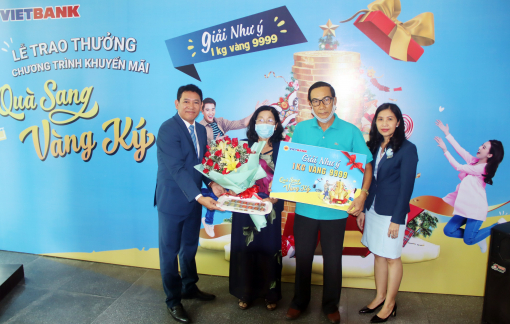 Vietbank trao giải 1 ký vàng cho khách hàng trúng giải đặc biệt “Quà sang - Vàng ký”