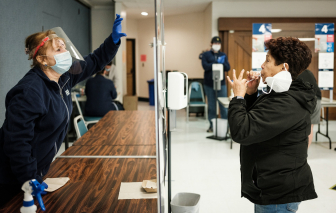 Ngôi trường ở bang California tạo lá chắn y tế giúp bảo vệ cộng đồng khỏi COVID-19