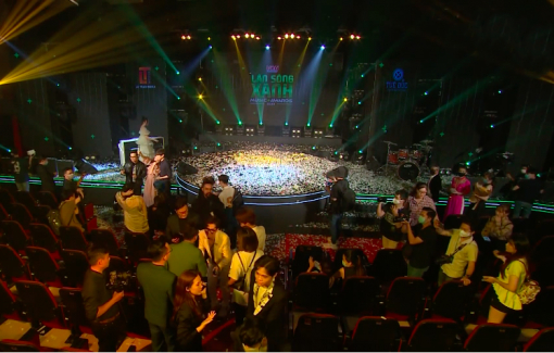 Niềm vui không trọn từ những lễ trao giải