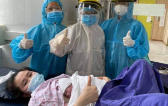 Bé gái 2,5kg chào đời trong khu cách ly ở Hạ Long