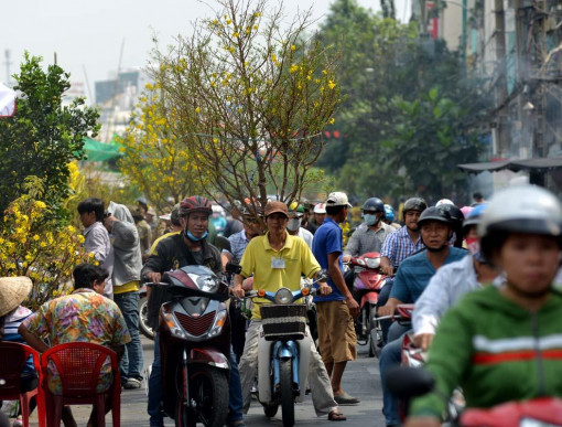 Tết về từ khi bố chở mẹ đi chợ