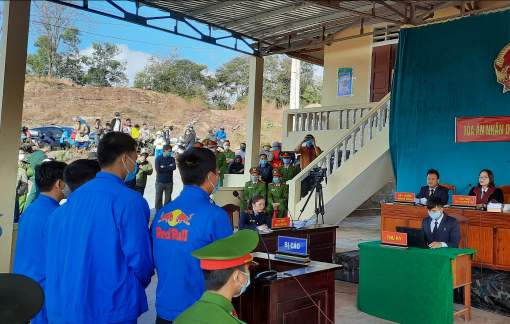 18 năm tù cho 4 bị cáo đưa người xuất, nhập cảnh trái phép giữa mùa dịch bệnh COVID-19