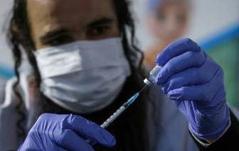 Hơn 100 triệu người trên toàn cầu đã tiêm vắc-xin COVID-19