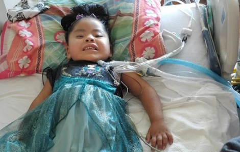Bé gái 4 tuổi khỏe mạnh về nhà sau khi chiến đấu với COVID-19 suốt 9 tháng