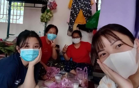 Những hình ảnh bên trong khu phong toả ở Bình Dương có hàng ngàn sinh viên