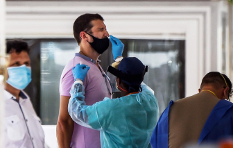 Số người mắc COVID-19 giảm nhanh tại Mỹ, ca nhiễm mới trên toàn cầu đã chậm lại