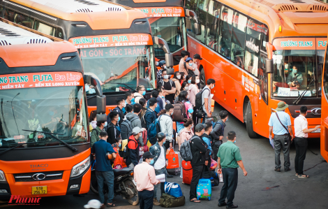 Lượng khách tại Bến xe Miền Đông tăng đột biến vì dịch